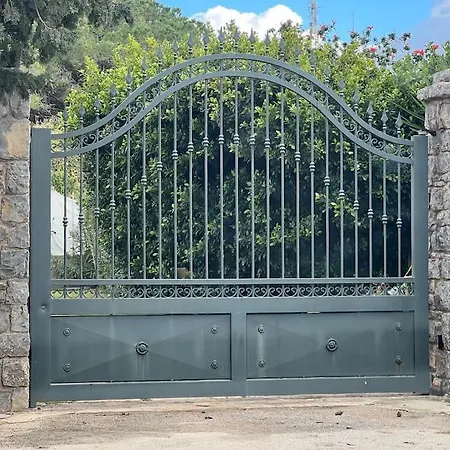 Villa Traversa 8, Aeroporto