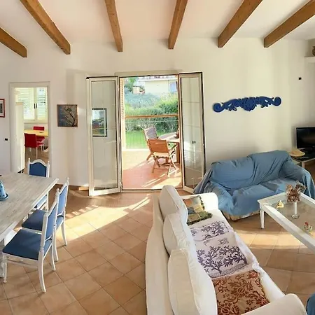 Traversa 8, Aeroporto Villa Cinisi